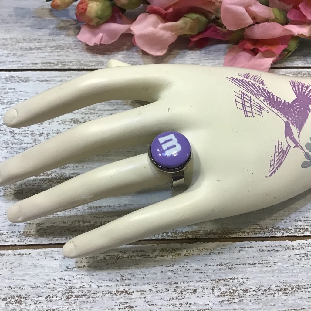 M & M Ring